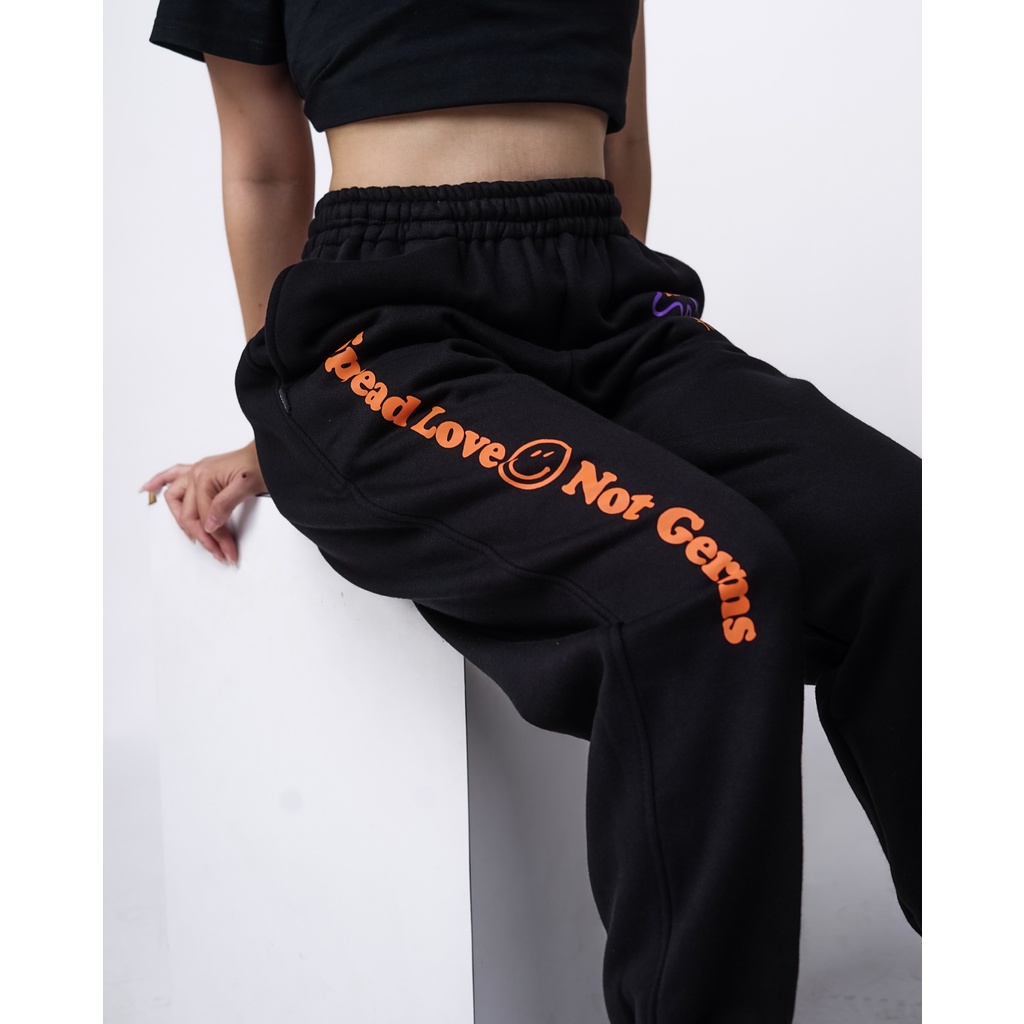 Ar Spread Love Sweatpants