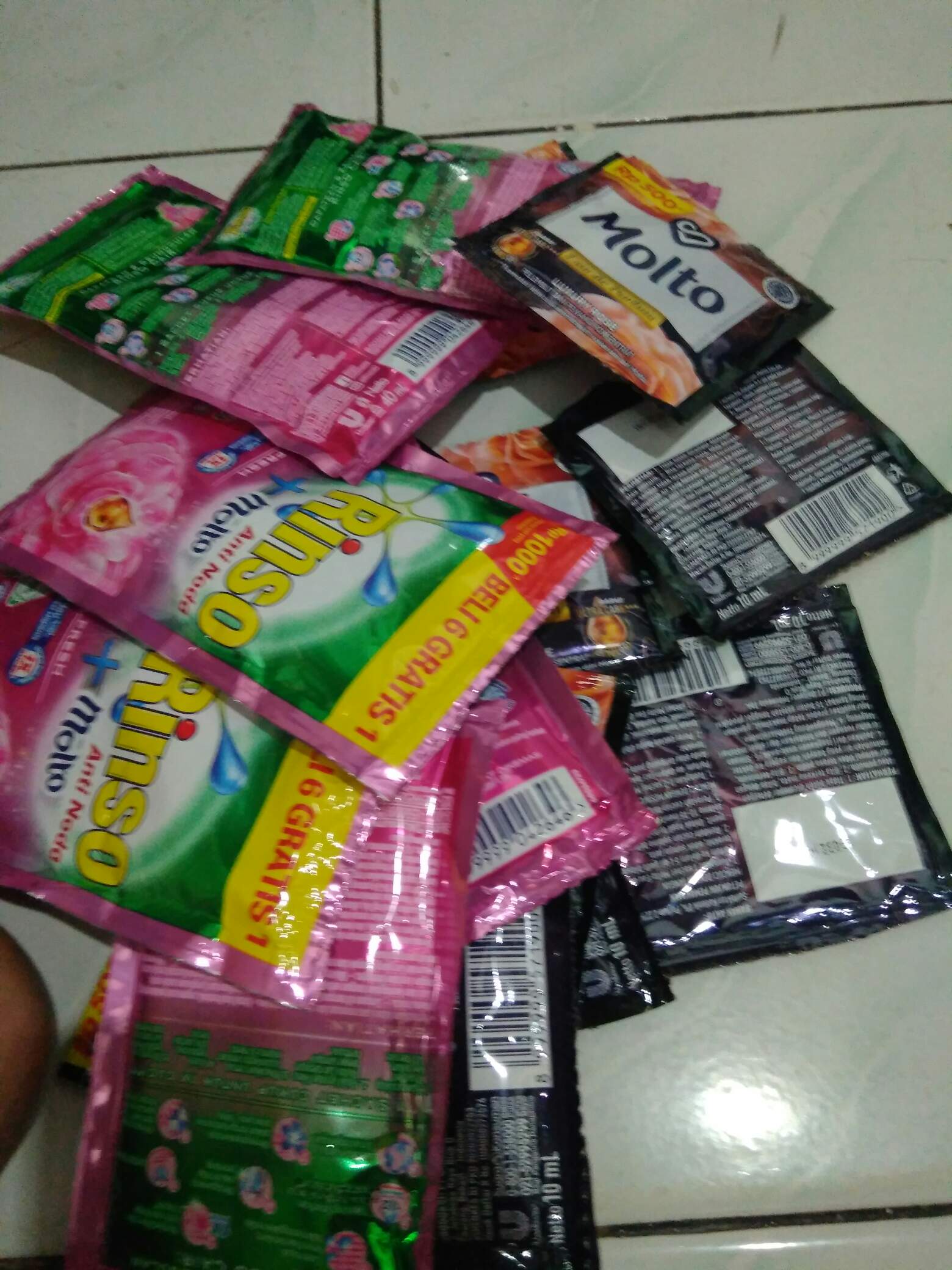 Molto Pewangi Renteng