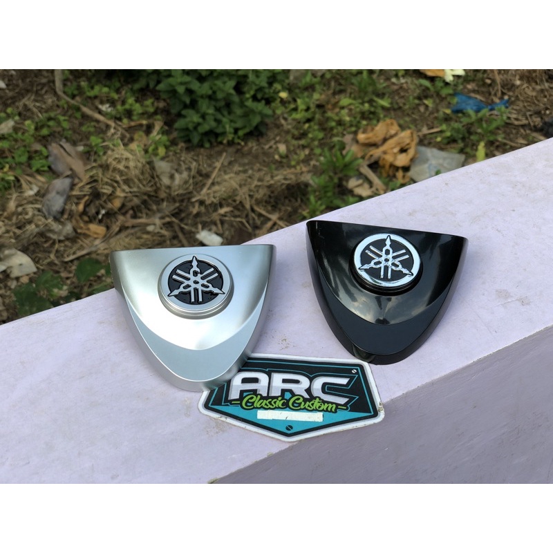Emblem logo panel depan Yamaha Fiz r / Vega R lama