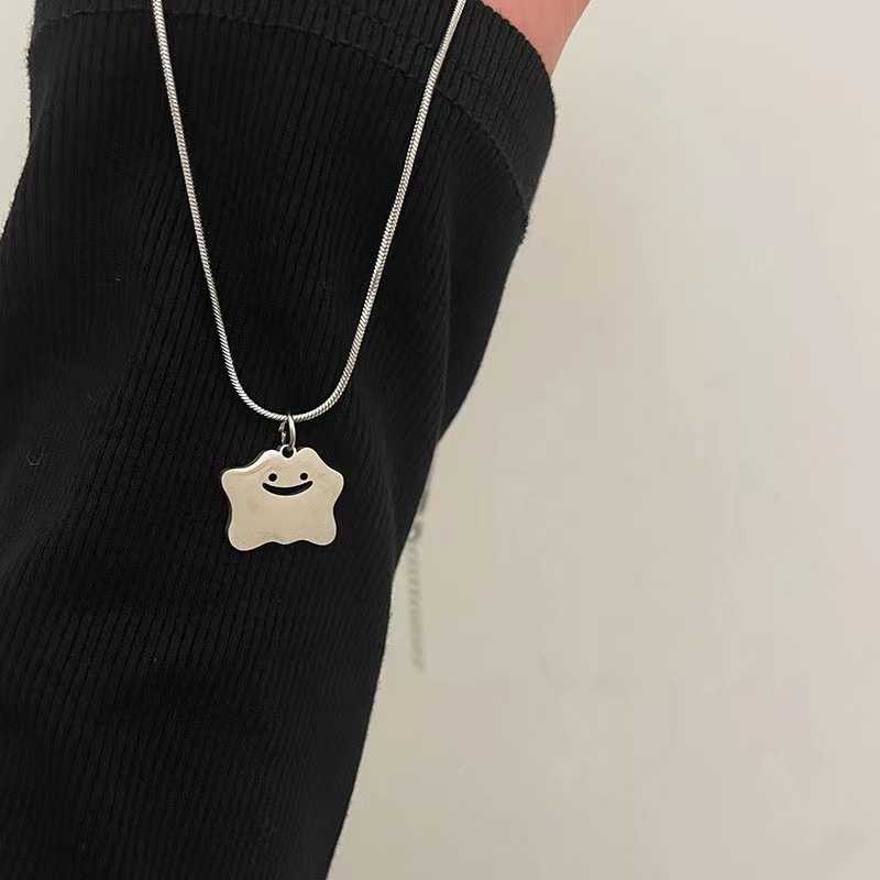 Kalung Rantai Klavikula Desain Monster Kecil Bahan Titanium Steel Warna Silver Gaya Hip Hop Korea Untuk Wanita