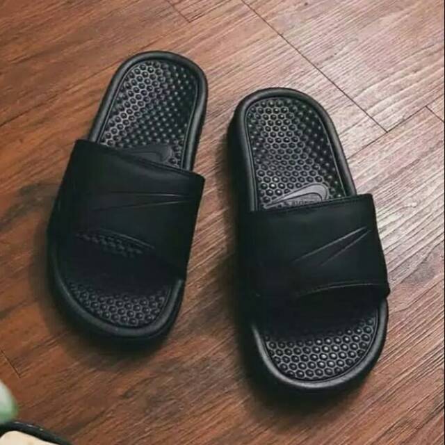 sandal nike benassi