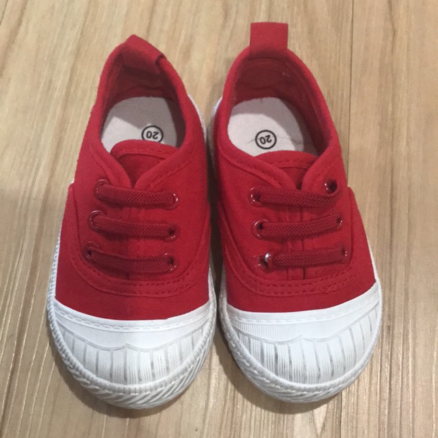 Prelove sepatu anak treehouse warna merah size Eur 20