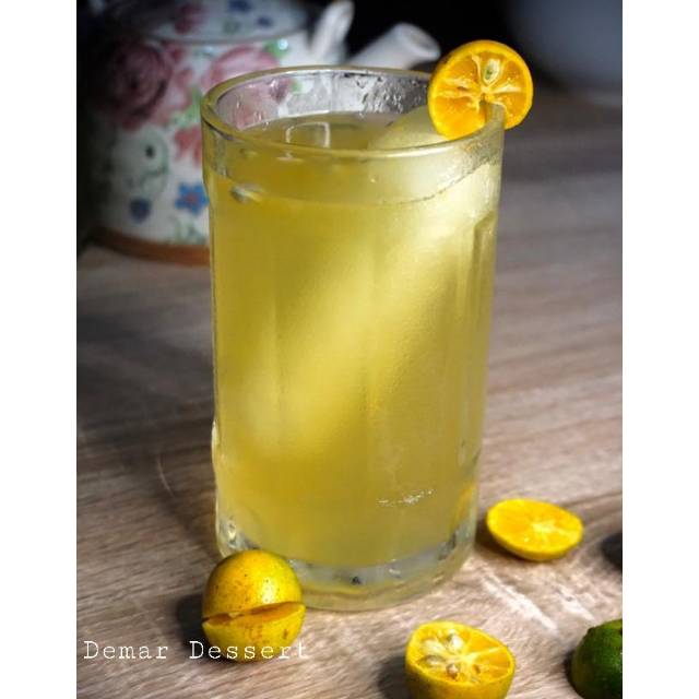 

Air minuman juice air jeruk kunci/konci/kasturi/ sonkit khas pontianak