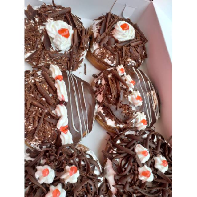 

New Variant Donuts/ Donat Blackforest isi 6 pcs