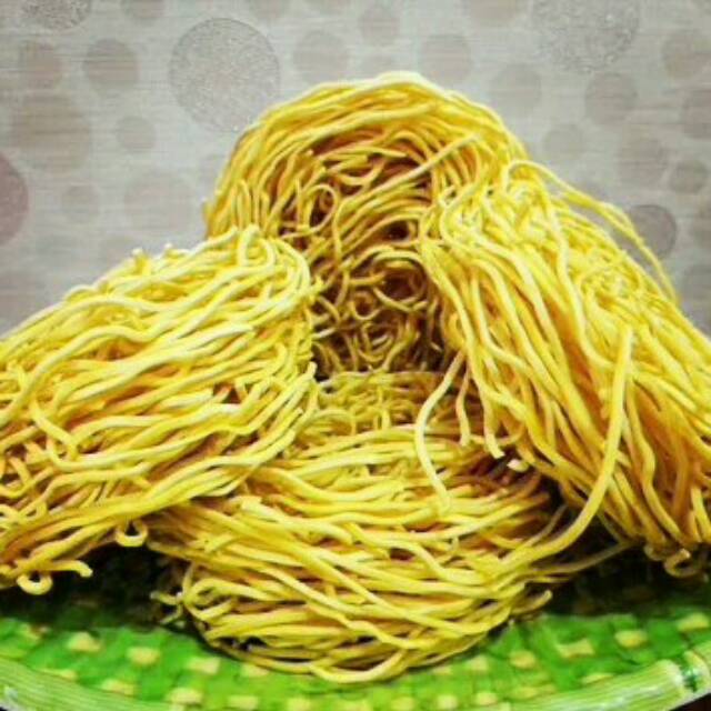 

Mie kuning khas padang