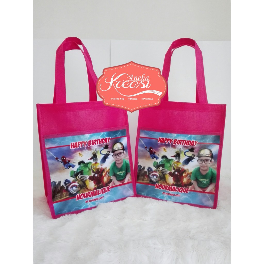 

Tas Souvenir Ulang Tahun