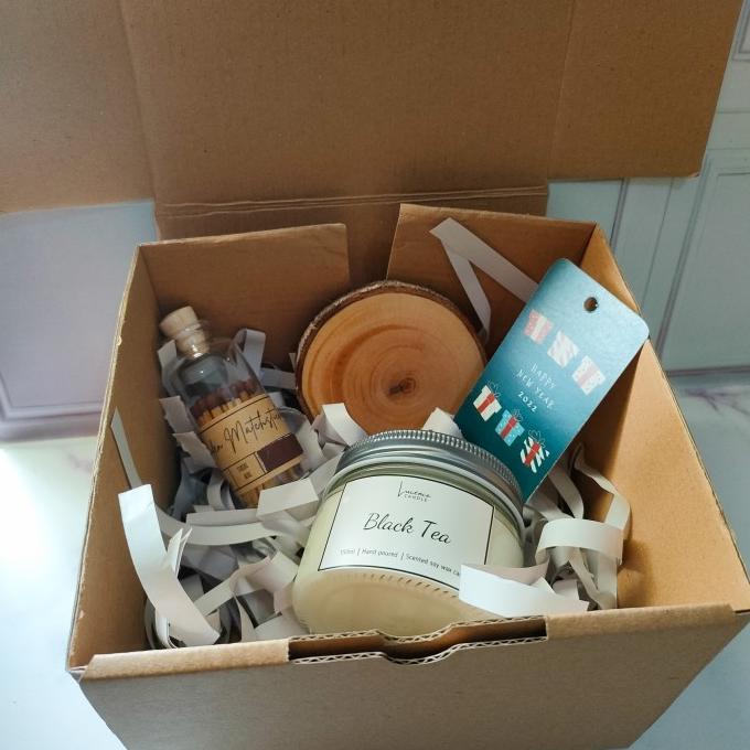 

Best Product!!! Hampers Lilin Aromaterapi Tahun Baru - Hadiah Lebaran - Giftbox Imlek - Paling Dicari