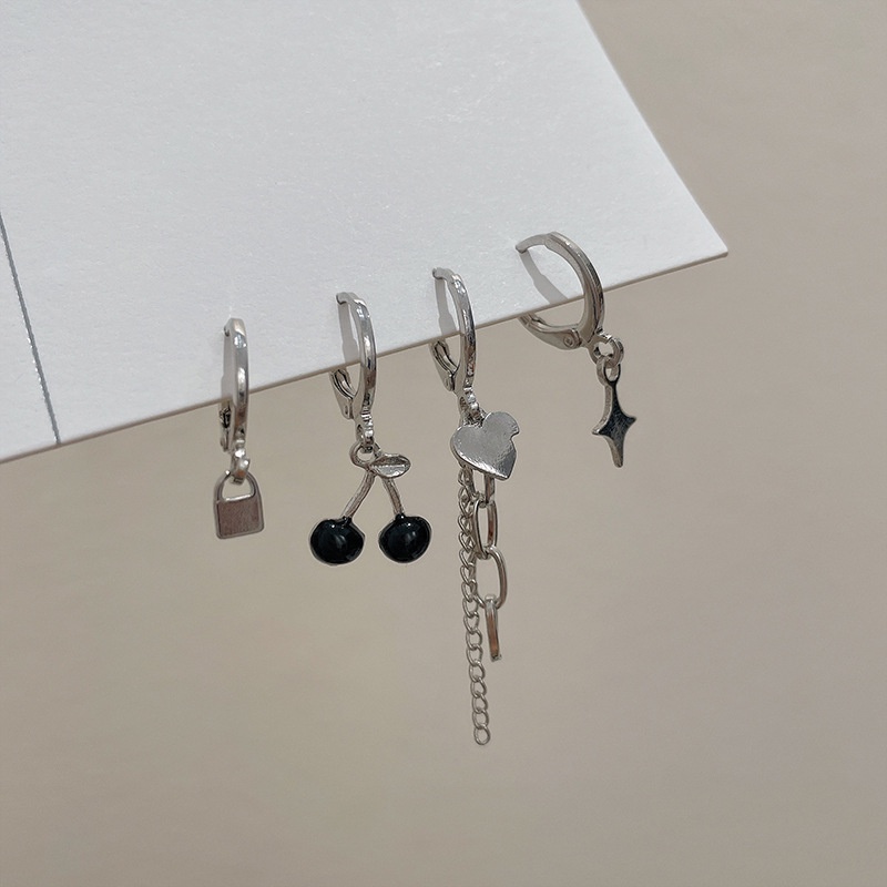 4pcs / Set Anting Tusuk + Kalung + Gelang + Anting Tusuk + Cincin Motif Hati + Ceri Hitam Untuk Perhiasan Wanita