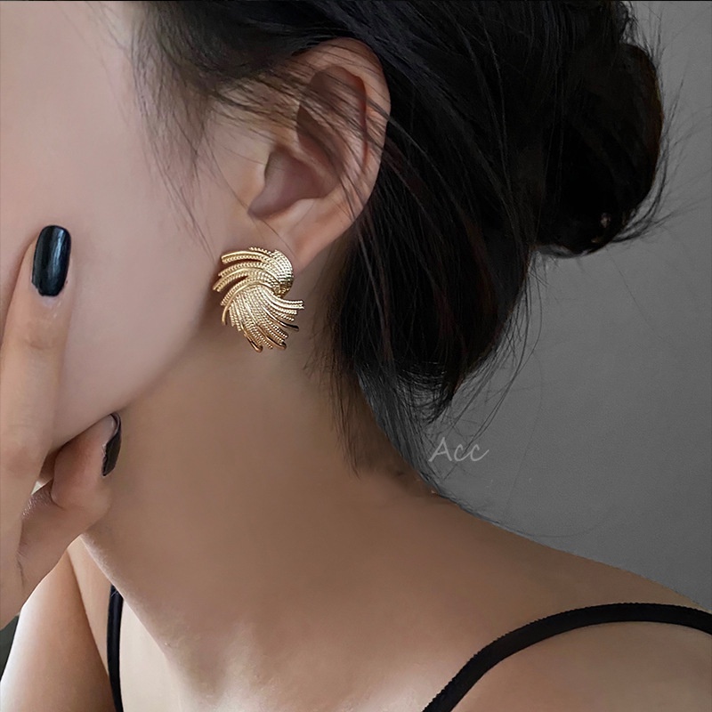 Anting Tusuk Gantung Bahan Metal Desain Anyaman Gaya Retroeropaamerika Untuk Wanita