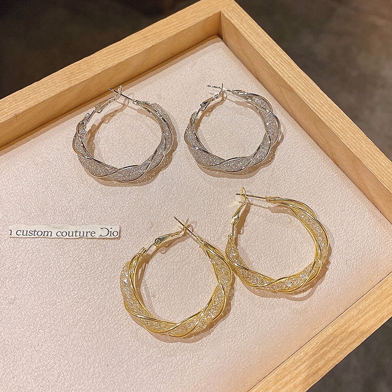 Anting Tusuk Bentuk C Model Twisted Hollow Aksen Kristal Bahan 925 silver needle Untuk Wanita