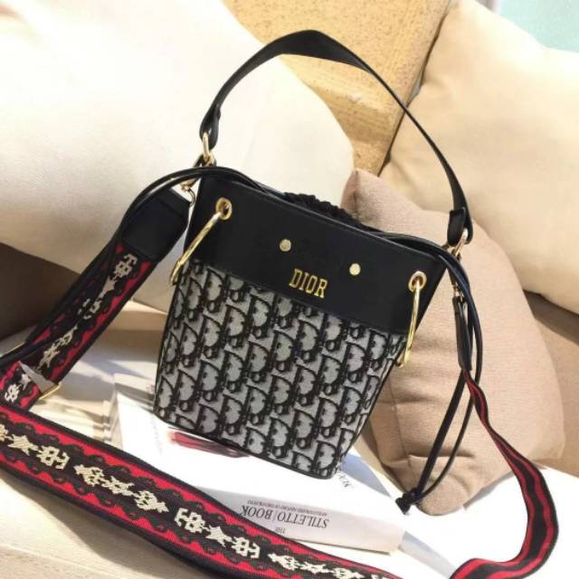 RESTOCK BEST SELLER....
Best Quality 
Tas Dior Serut Q1820