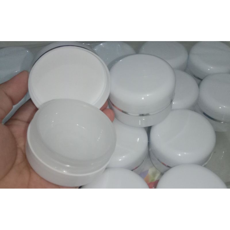 Pot Cream 30G Putih-Putih list silver