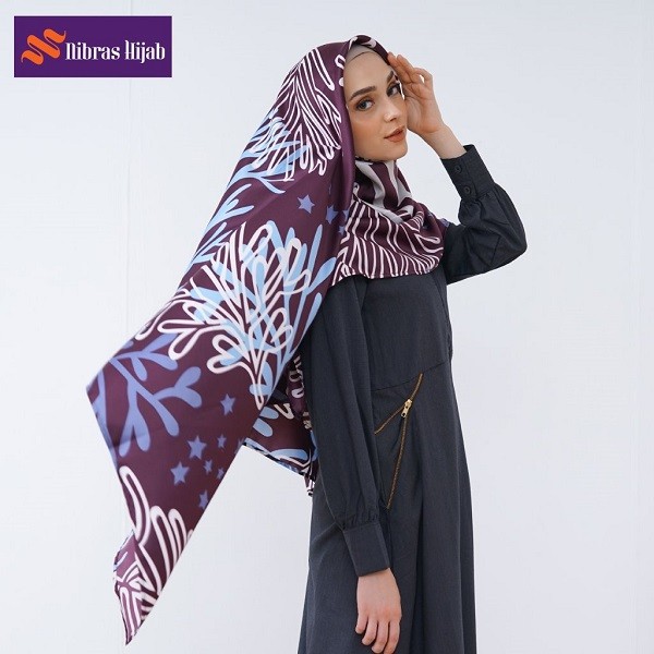 NIBRAS HIJAB FRESSIA KLIM BAHAN SATIN VELVET HIJAB SEGIEMPAT MOTIF ELEGANT