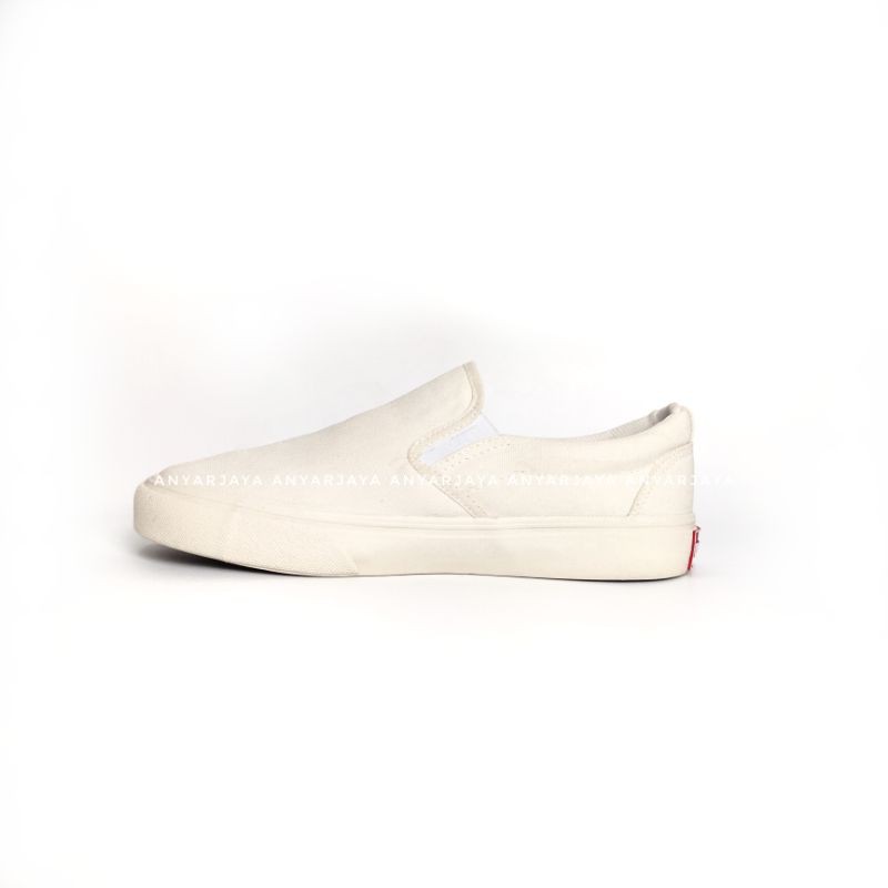 Sepatu Warrior Slip On Arthur Original