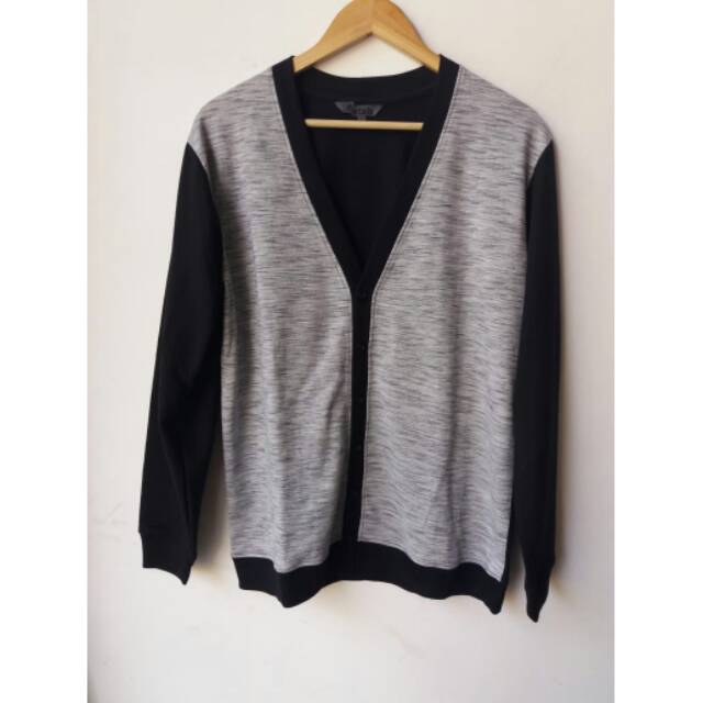 Sweater pria merk Details