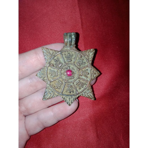 liontin surya majapahit