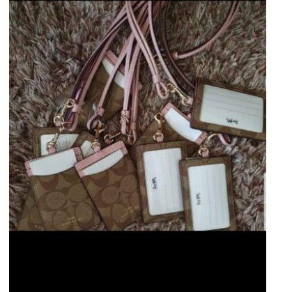 

coach gantungan id card