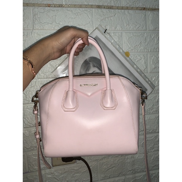 preloved tas givenchy baby pink BUKAN ORI (defect kecil banget dibagian top handlenya)