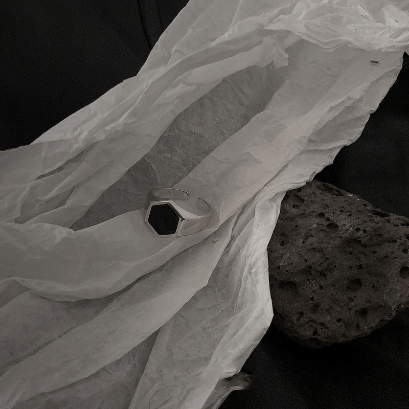 Cincin Model Terbuka Bentuk Hexagon Aksen Berlian Gaya Vintage