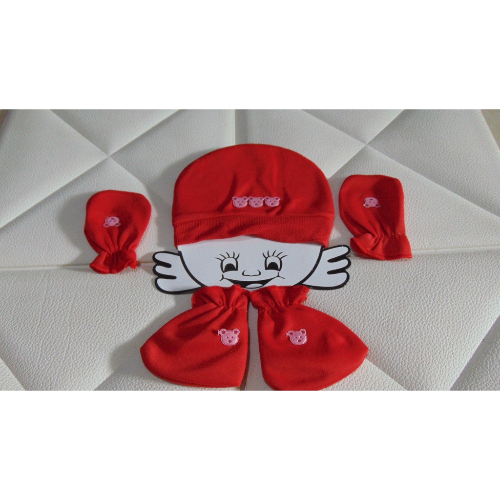 SS - GROSIR (ISI 3 SET ) 4 in 1 Topi Kaki Tangan Celemek Makan Bayi Dasar Putih Full Print