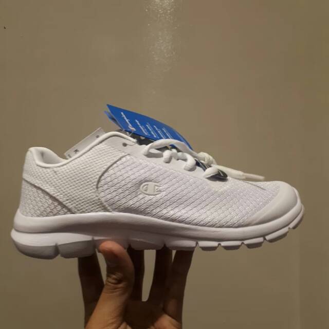 Sepatu anak running champion