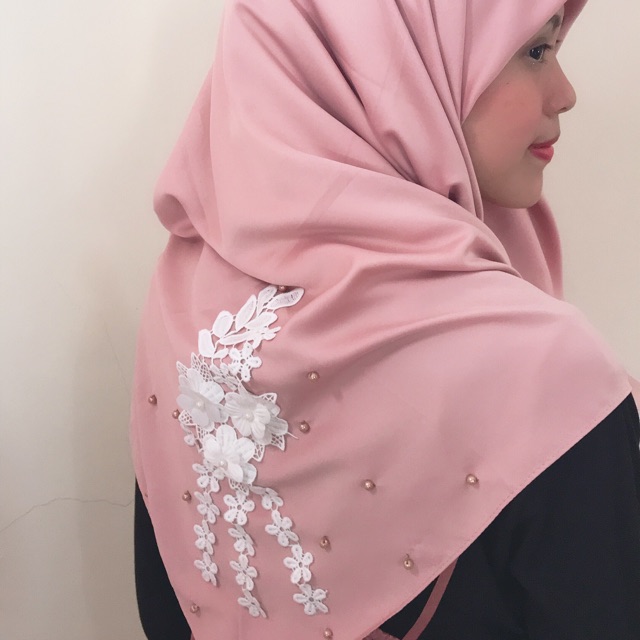 Hijab segi empat mewah
