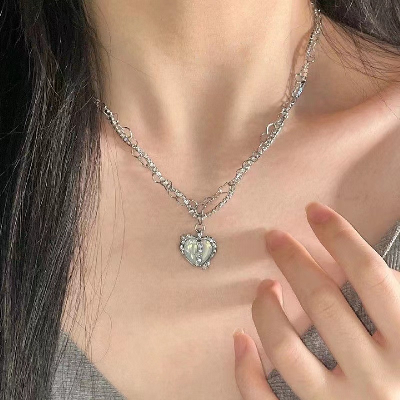 Kalung Rantai Liontin Hati Opal Imitasi Bahan Alloy Warna Silver Ala Korea Untuk Wanita