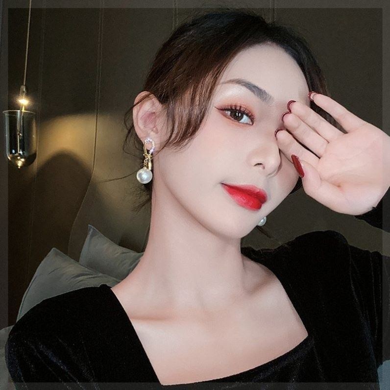 Anting Tusuk Gantung Bahan Sterling Silver 925 Hias Mutiara Gaya Barok / Elegan Untuk Wanita