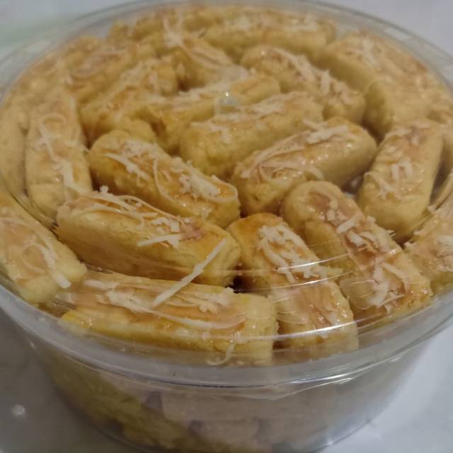 

Kastengel Edam Cheese Premium Butter Cookies 500gram Kreezzzz kejunya