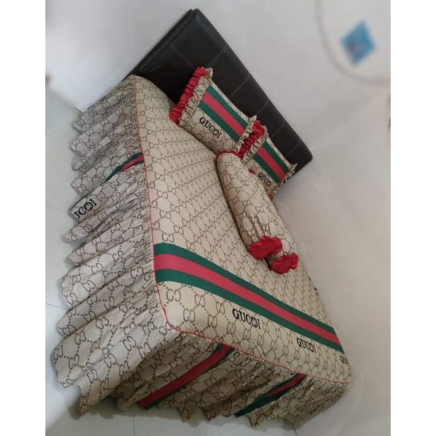 Sprei rumba pengantin motif GUCCI bahan katun lokal ukuran 180x200x20