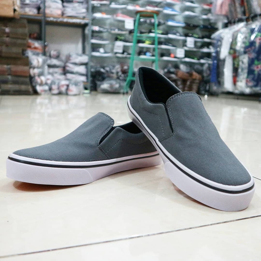 SEPATU SLIP ON PRIA  BISA COD ABU ABU GREY BAHAN KANVAS SOL KARET MURAH