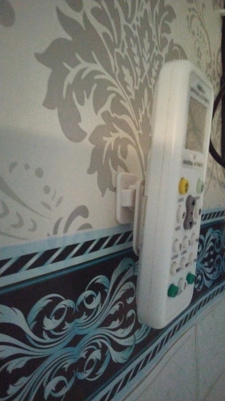 Gantungan Holder Remote Tv Dvd Ac Serbaguna Hook Set 2pcs Tempel Dinding Import