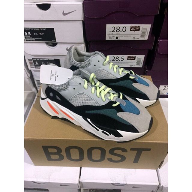 Sepatu yeezy 700