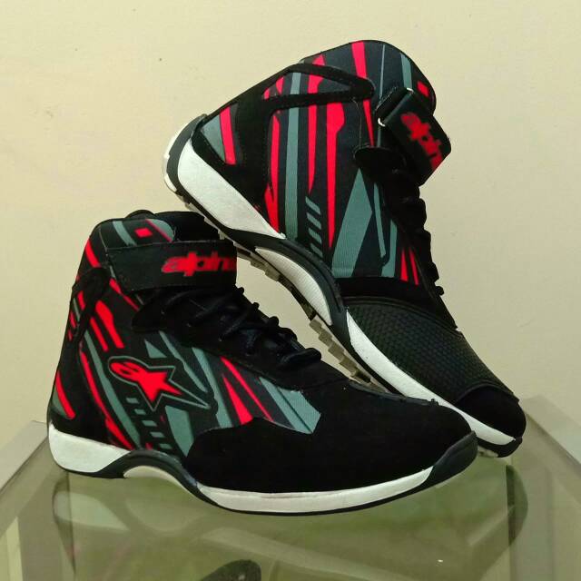 Sepatu touring alpinestars