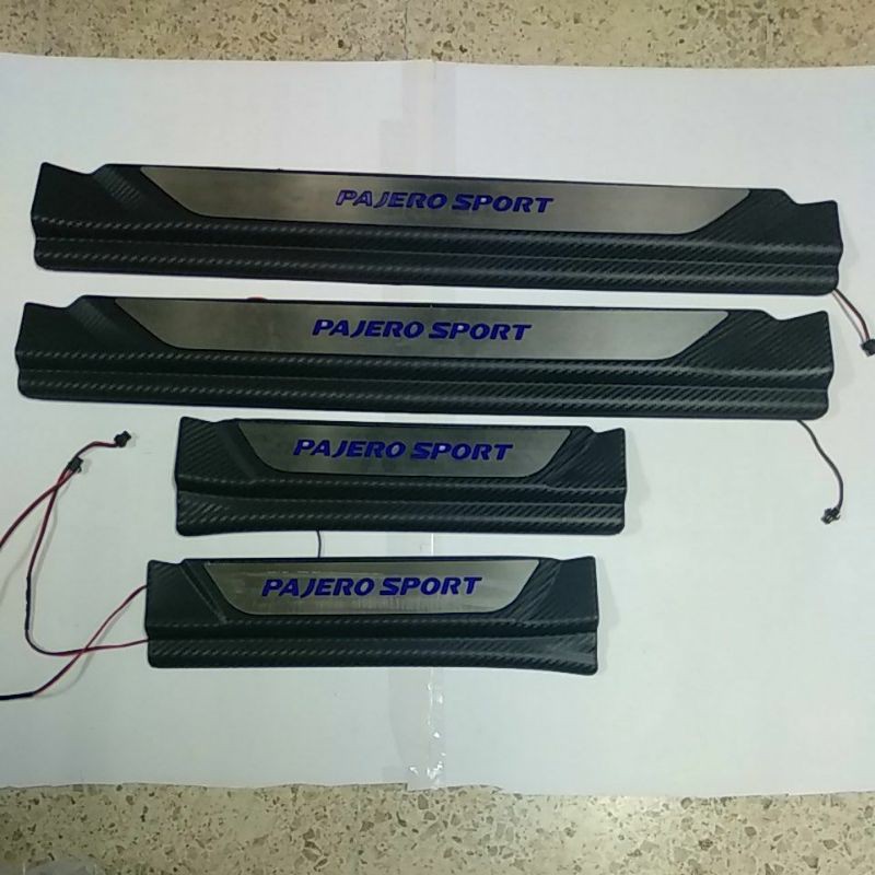 sil plate samping lampu mobil pajero 2018