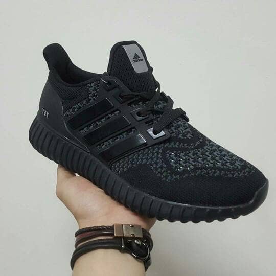 Sepatu Basket KuliahSepatu Adidas Ultra Boost Yeezy Grade Original Black Pria Wanita Yezzy