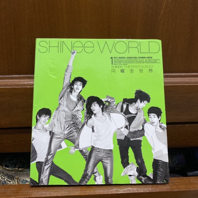Preloved SHINee Album “SHINee World”