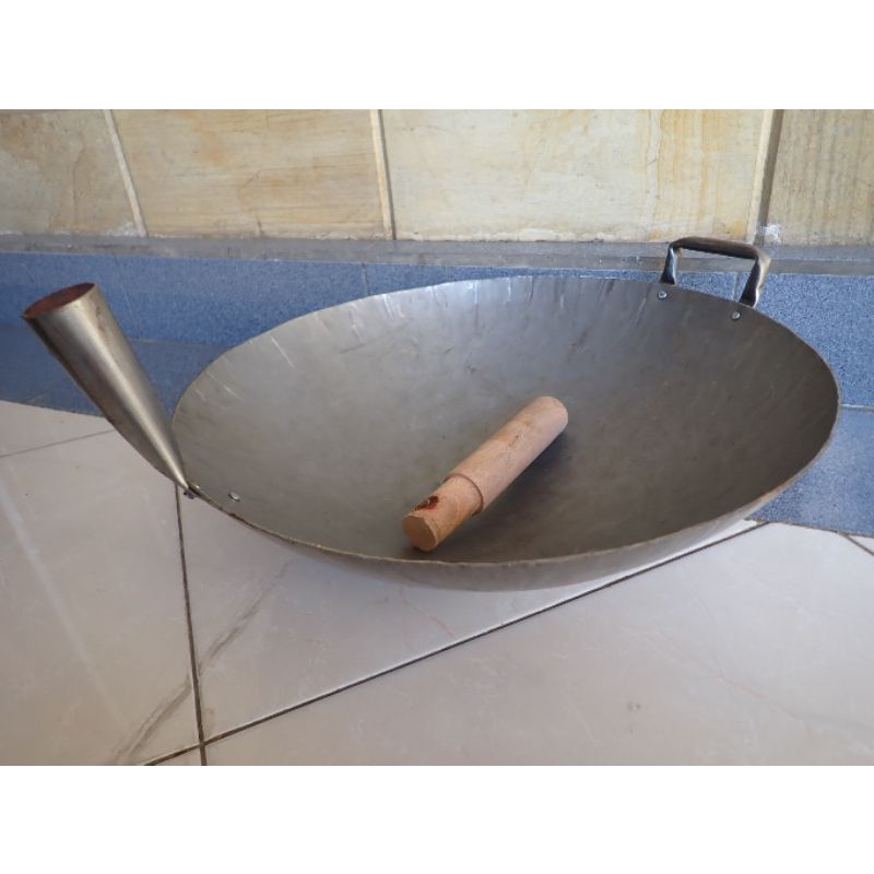 Wajan Nasi Goreng Besar Diameter 45 cm Plat Besi Baja Kuat Awet Sudah Disertai Gagang Kayu