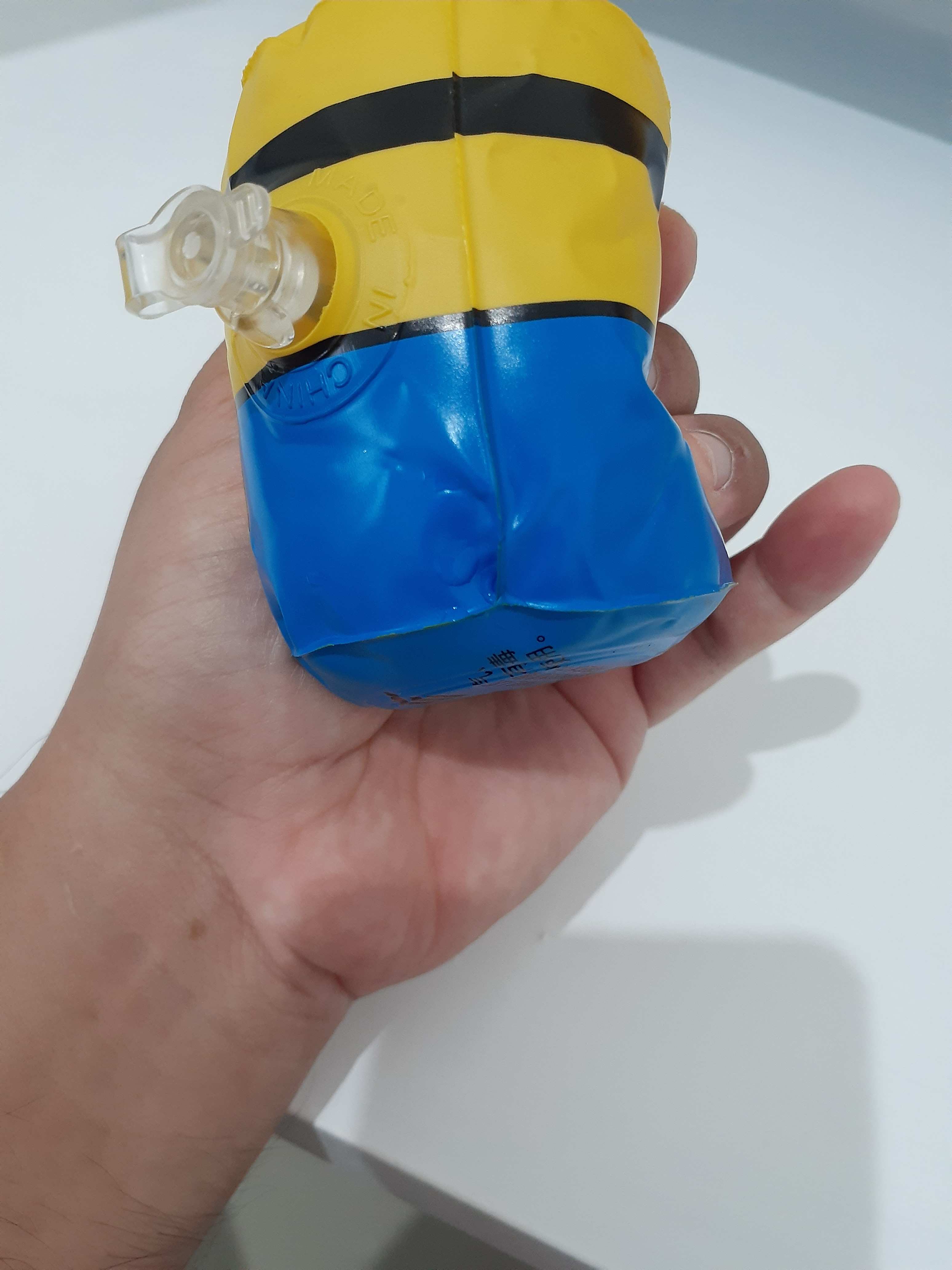 Minion Bob Cute Small 9cm Mainan Anak Hiasan Meja Air Punch