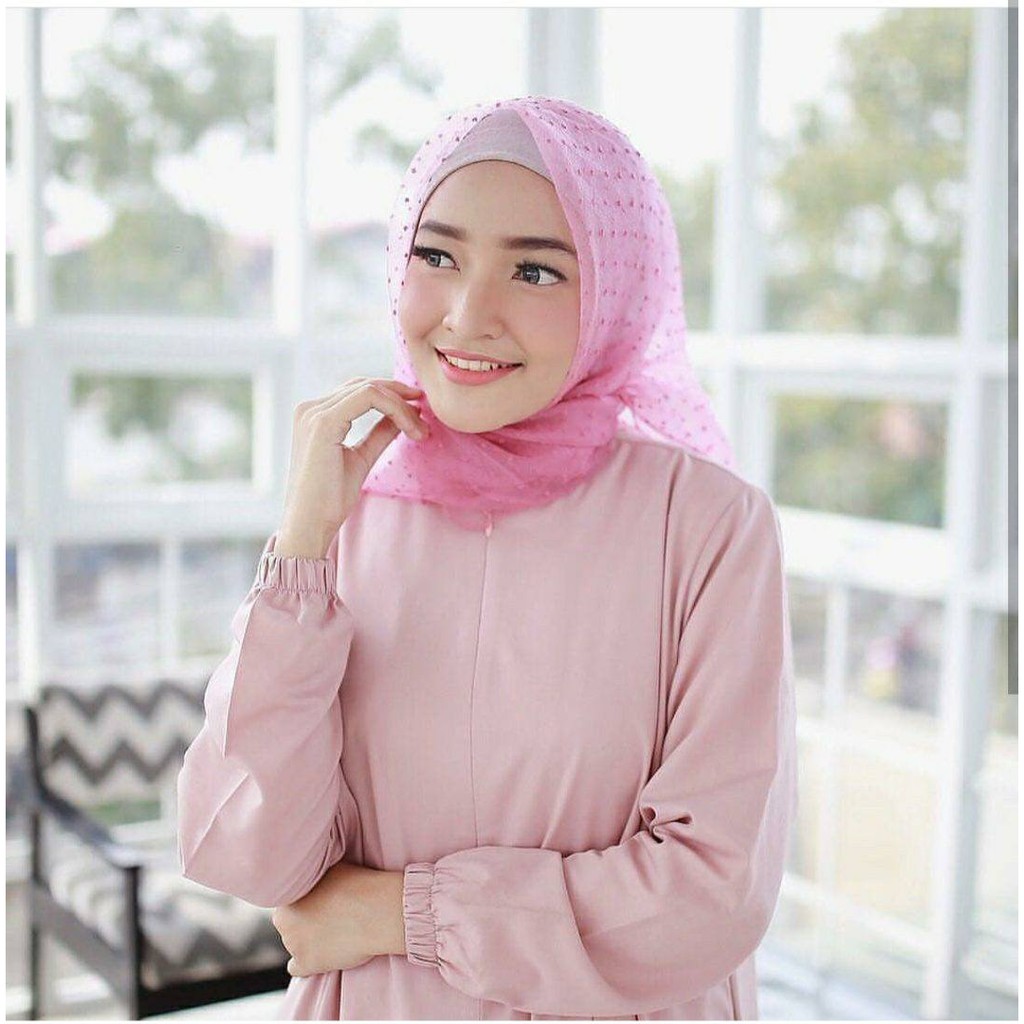 Warna 2 Jilbab Square Organza Ruby Dot