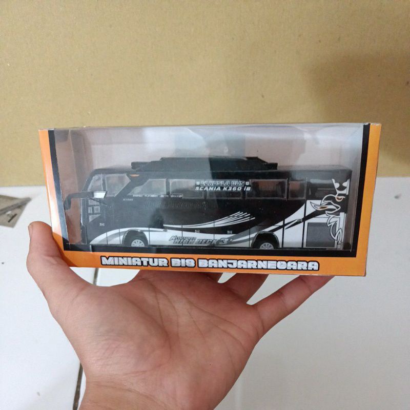 Miniatur Bis STJ Rudhour Skala 1 : 64 ( Seukuran Hot Wheels )