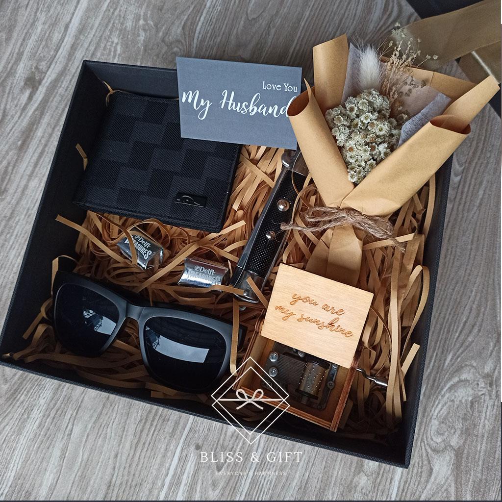 

Blissbox Black Brown (Hampers/Gift Box /Kado UlTah/Kado Wisuda/Kado Anniversary/Souvenir)