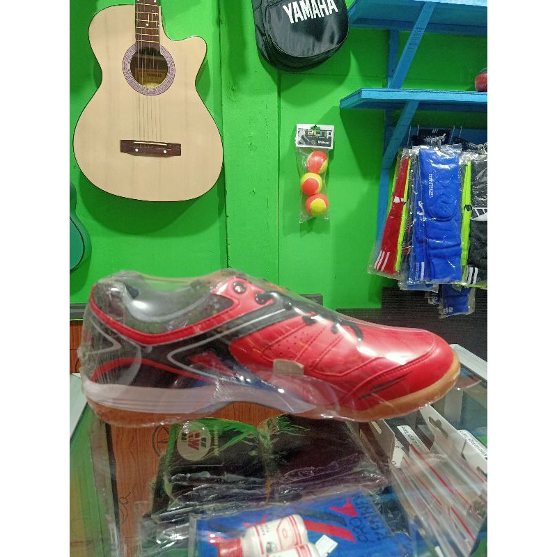 Sepatu badminton DESLE NO.42