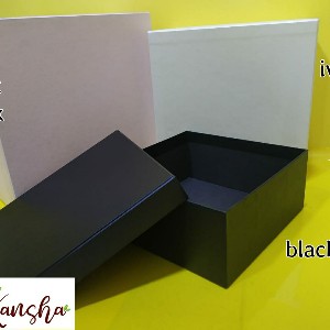 

TOKO ANQA-Gift Flower Bloom Box Kotak kado S (21x21x9 cm)