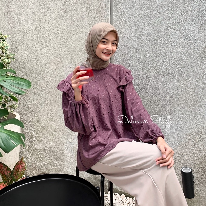 DELONIX | Becca lace top