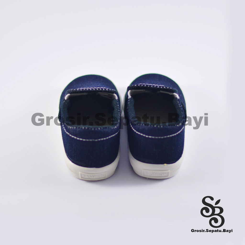 sepatu anak slip on laki-laki levis hitam murah