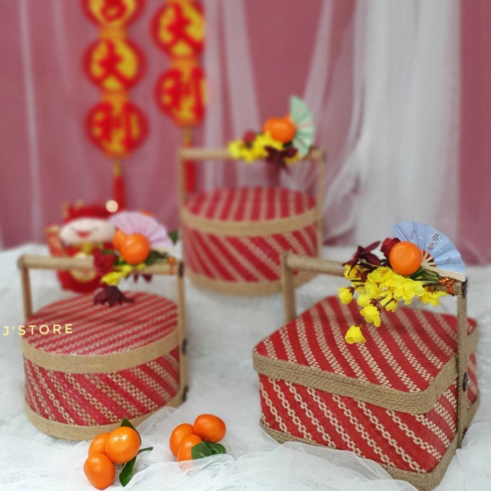

Box hampers imlek merah kipas motif