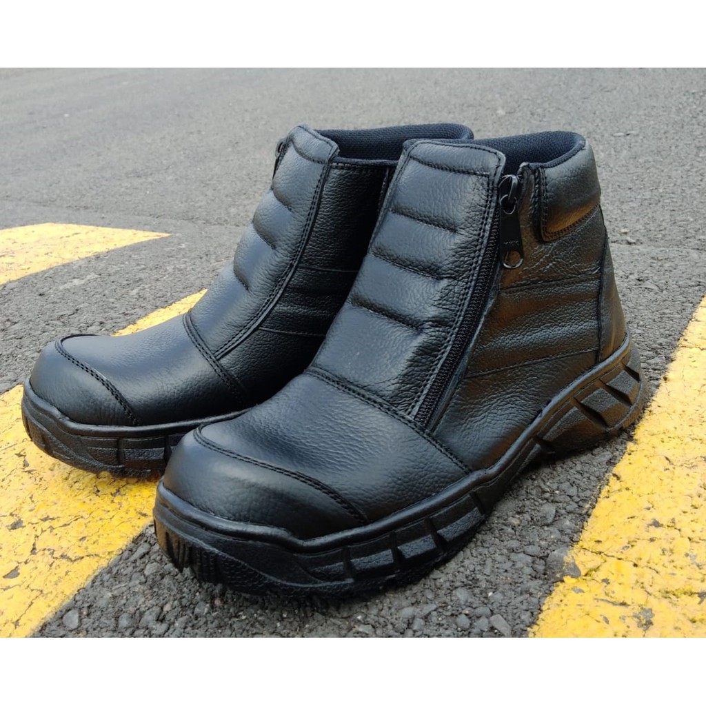 Sepatu Safety Bahan Kulit Ujung Besi Merk Kickers Dubai