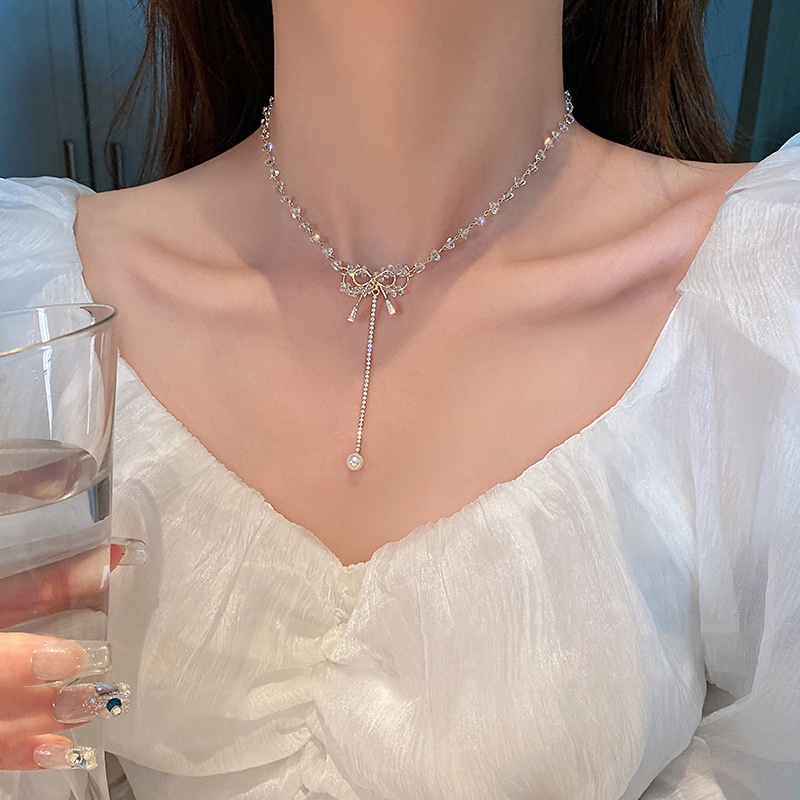 Kalung Dengan Liontin Kristal Bentuk Pita Untuk Wanita