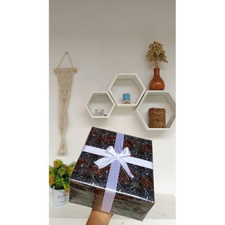 kado pernikahan / nikahan / souvenir hampers jam kayu custom cewek